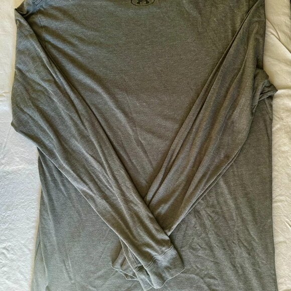Under Armour Women’s M Grey HeatGear Long Sleeve Top Loose Fit Performance-A221 - Picture 3 of 7